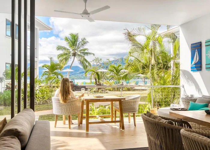 Pineapple Baie Lazare (Mahe)